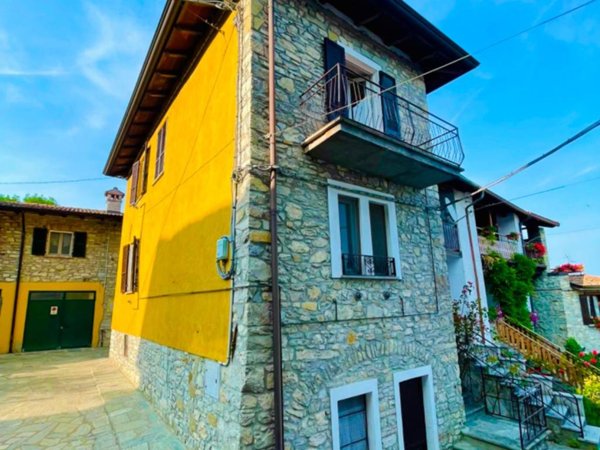 casa indipendente in vendita a Bobbio in zona Santa Maria