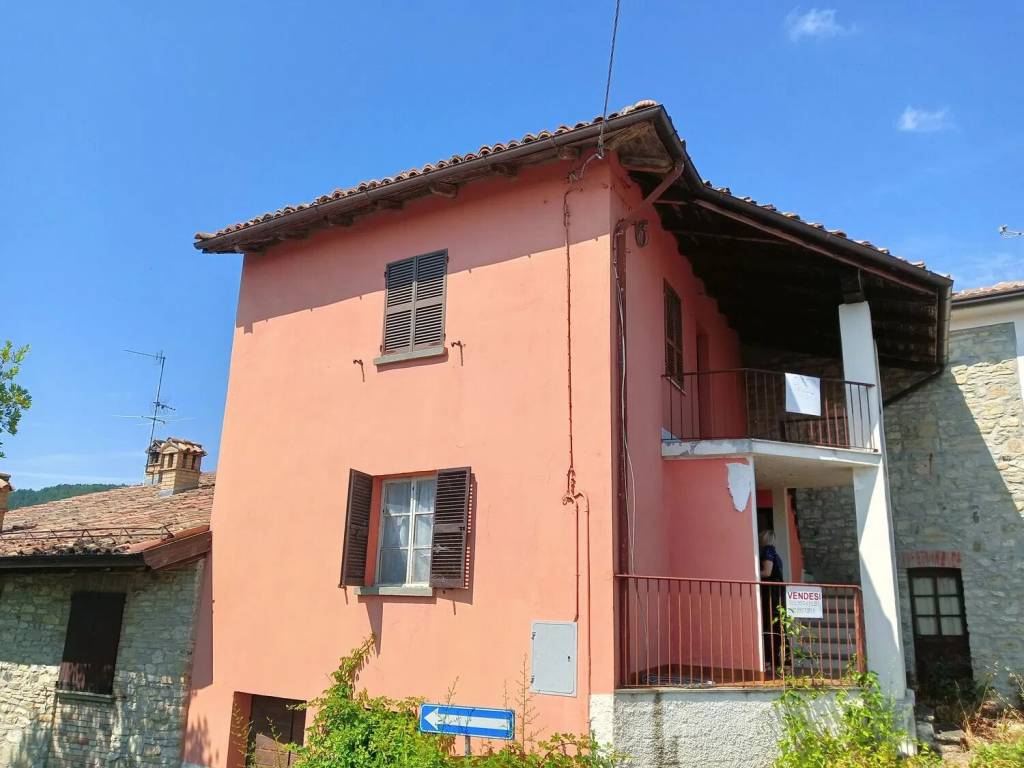 casa indipendente in vendita a Bobbio in zona Santa Maria
