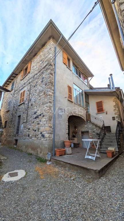 casa indipendente in vendita a Bobbio in zona Piancasale