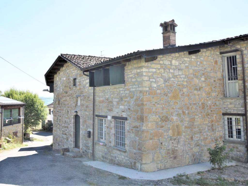 casa indipendente in vendita a Bobbio in zona Mezzano Scotti