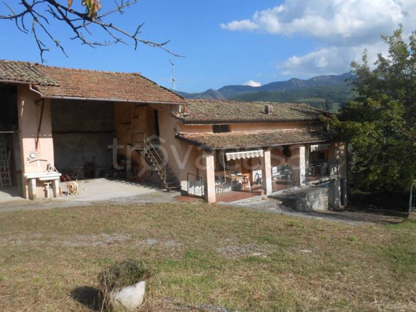 casa indipendente in vendita a Bobbio