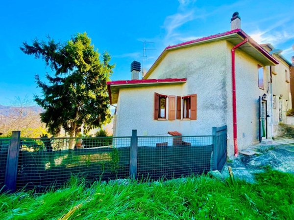 casa indipendente in vendita a Bobbio in zona Mezzano Scotti
