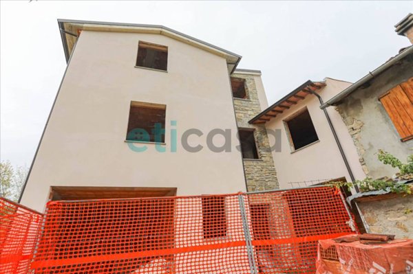 casa indipendente in vendita a Bobbio