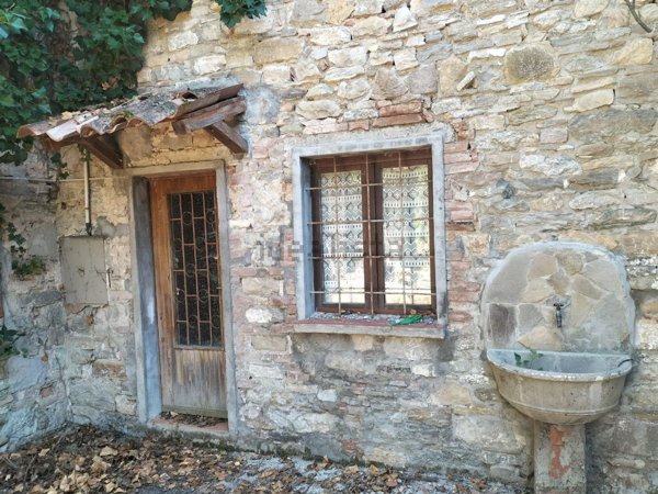 pentavano in vendita a Bobbio in zona Mezzano Scotti