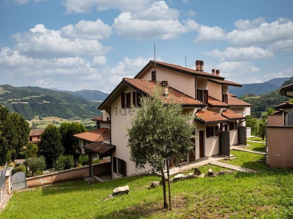 casa indipendente in vendita a Bobbio