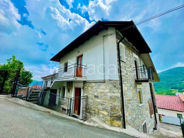 casa indipendente in vendita a Bobbio in zona Ceci