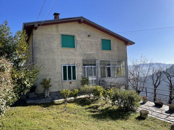 casa indipendente in vendita a Bobbio in zona Santa Maria