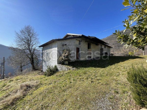 casa indipendente in vendita a Bobbio in zona Santa Maria