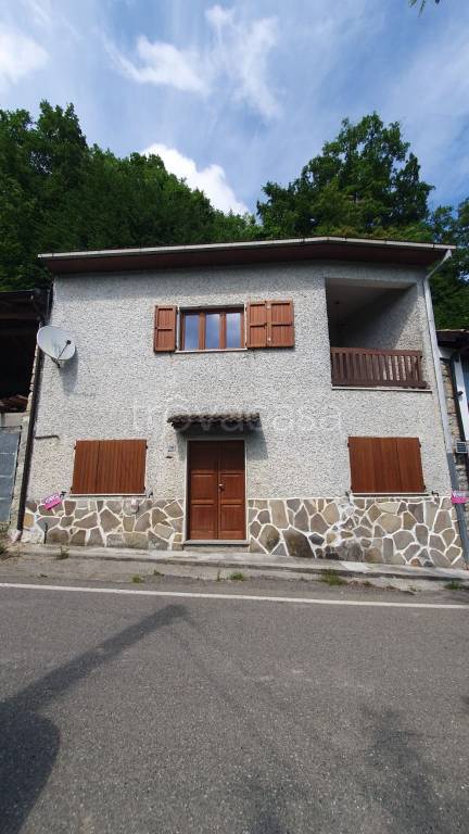 casa indipendente in vendita a Bobbio in zona Ceci