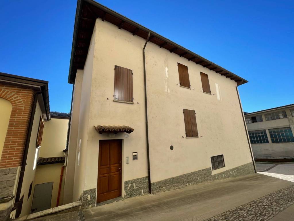 casa indipendente in vendita a Bobbio