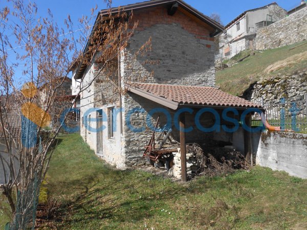 casa indipendente in vendita a Bobbio in zona Ceci