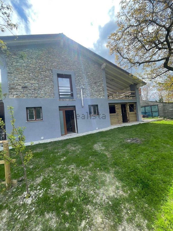 casa indipendente in vendita a Bobbio