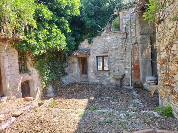 casale in vendita a Bobbio in zona Mezzano Scotti