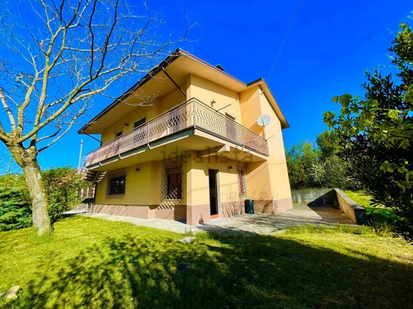 casa indipendente in vendita a Bobbio