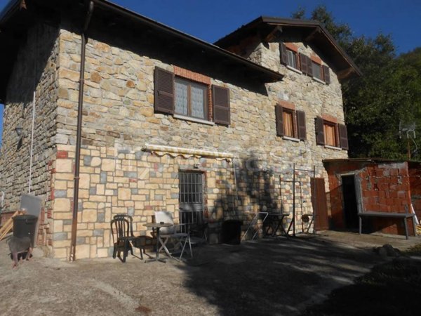 casa indipendente in vendita a Bobbio in zona Piancasale
