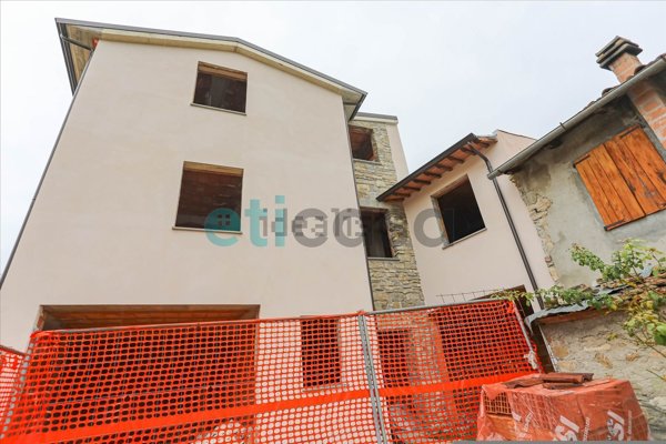 casa indipendente in vendita a Bobbio