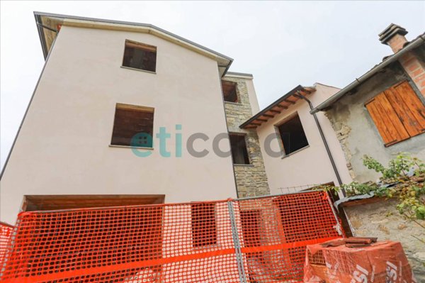 casa indipendente in vendita a Bobbio