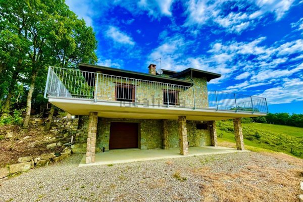 casa indipendente in vendita a Bobbio