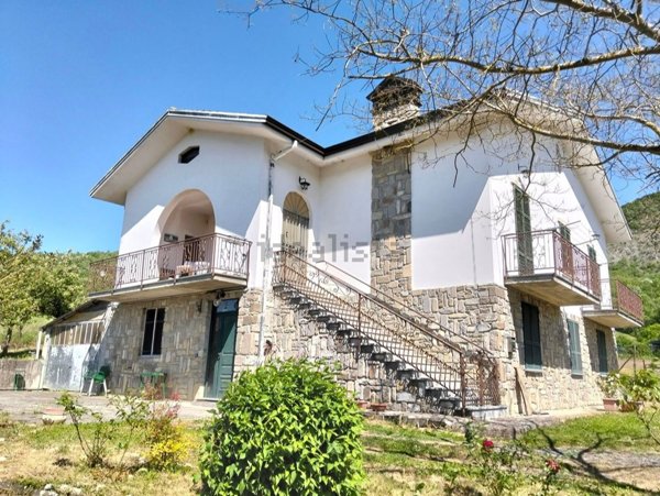 casa indipendente in vendita a Bobbio