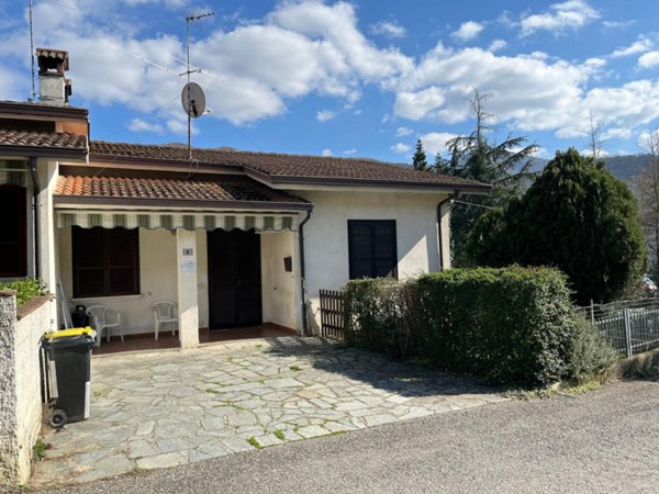 casa indipendente in vendita a Bobbio in zona Mezzano Scotti