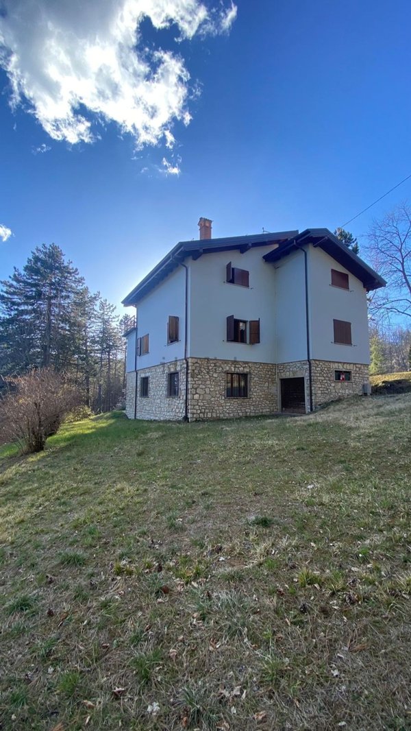pentavano in vendita a Bobbio in zona Passo Penice