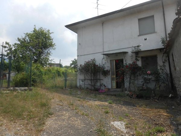 casa indipendente in vendita a Bobbio in zona Piancasale