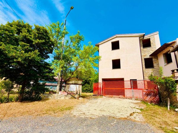 pentavano in vendita a Bobbio in zona Mezzano Scotti