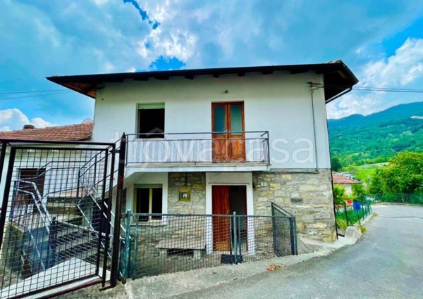 casa indipendente in vendita a Bobbio in zona Ceci