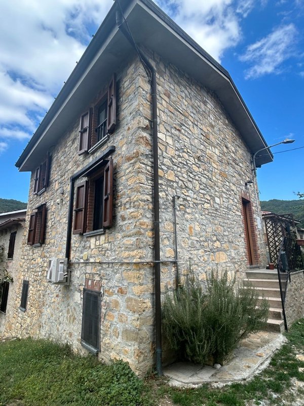 casa indipendente in vendita a Bobbio