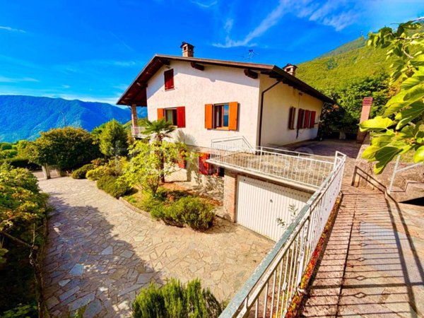 casa indipendente in vendita a Bobbio in zona Santa Maria