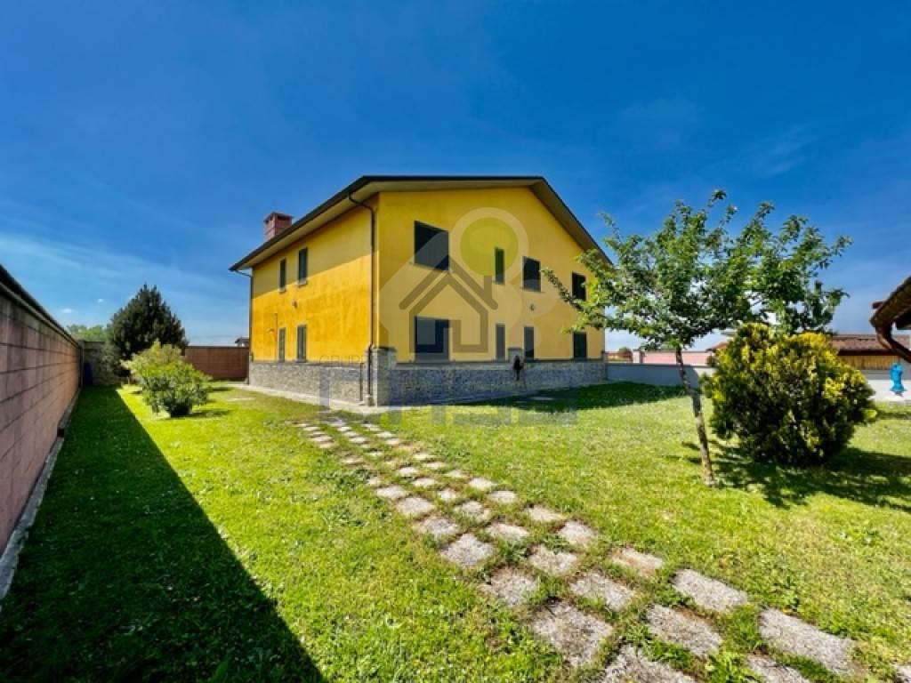casa indipendente in vendita a Borgonovo Val Tidone