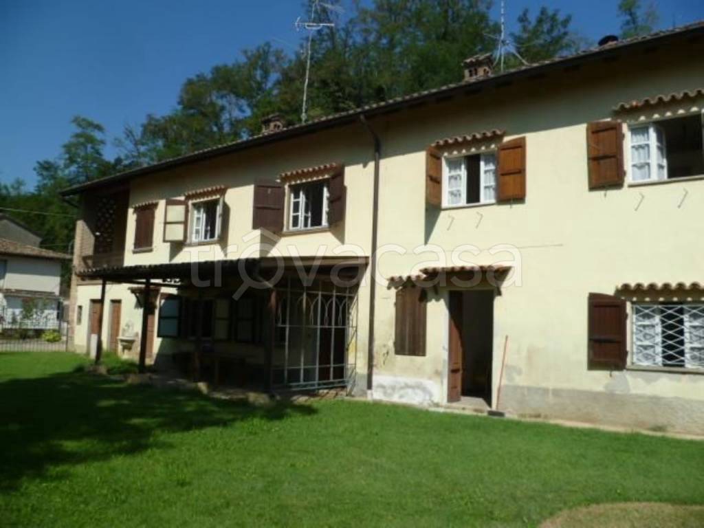 casa indipendente in vendita a Borgonovo Val Tidone