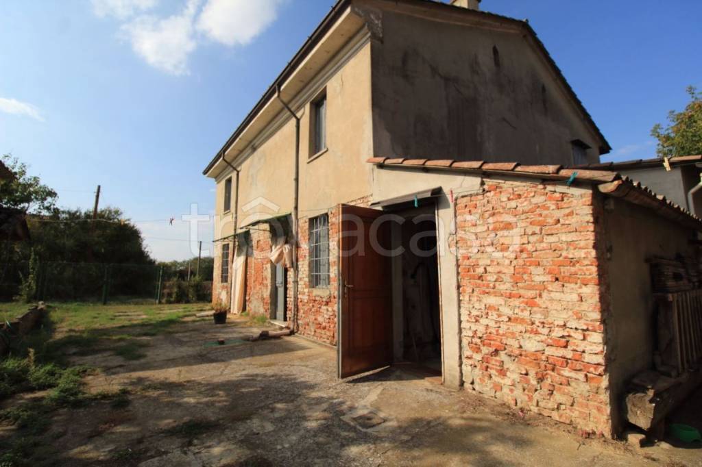 casa indipendente in vendita a Borgonovo Val Tidone
