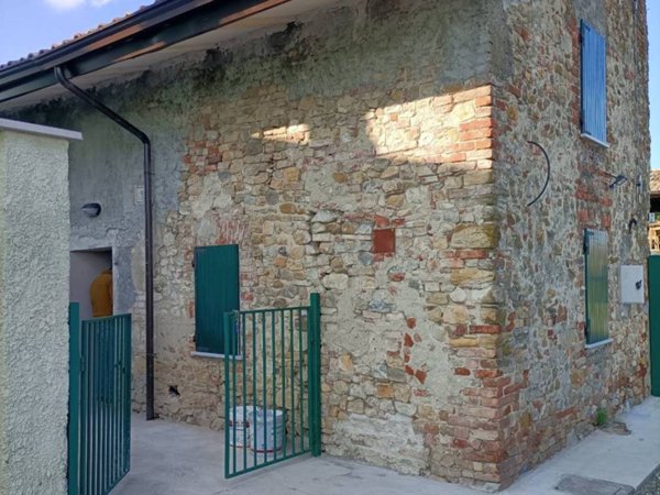 casa indipendente in vendita a Borgonovo Val Tidone in zona Breno