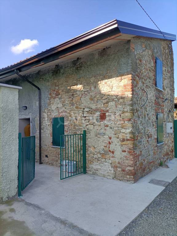 appartamento in vendita a Borgonovo Val Tidone in zona Breno