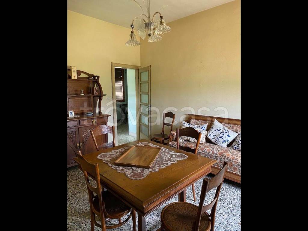 casa indipendente in vendita a Borgonovo Val Tidone