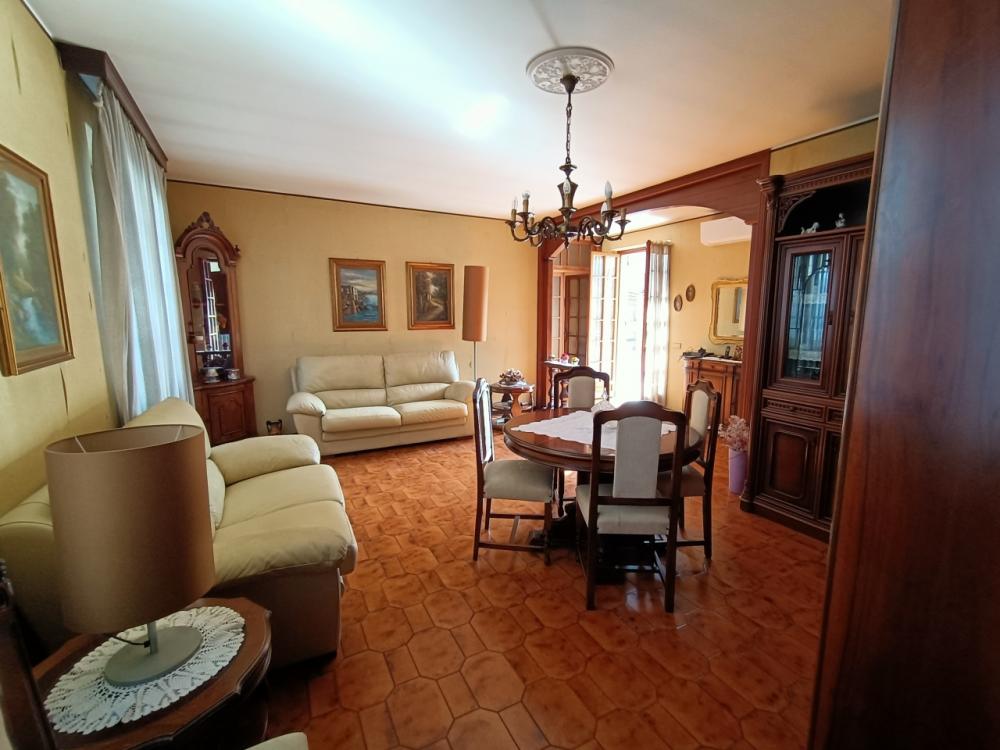 casa indipendente in vendita a Borgonovo Val Tidone