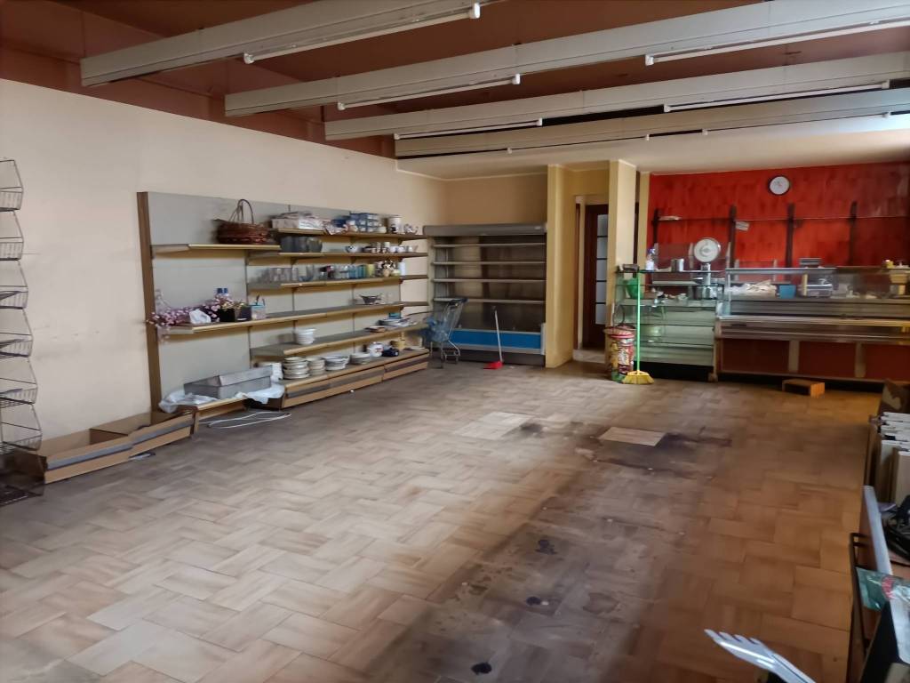 negozio in vendita a Borgonovo Val Tidone