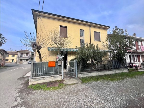 casa indipendente in vendita a Borgonovo Val Tidone in zona Mottaziana