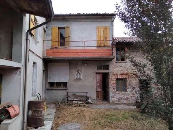 casa indipendente in vendita a Borgonovo Val Tidone in zona Bilegno