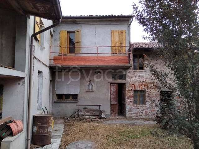 casa indipendente in vendita a Borgonovo Val Tidone in zona Bilegno