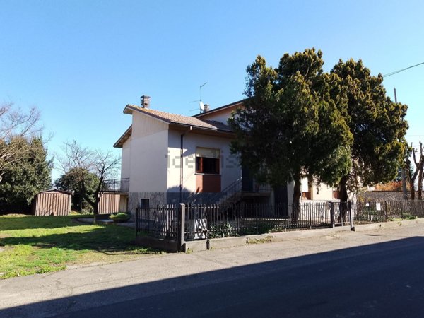 casa indipendente in vendita a Borgonovo Val Tidone