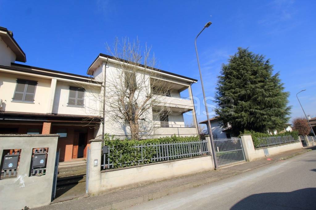 casa indipendente in vendita a Borgonovo Val Tidone