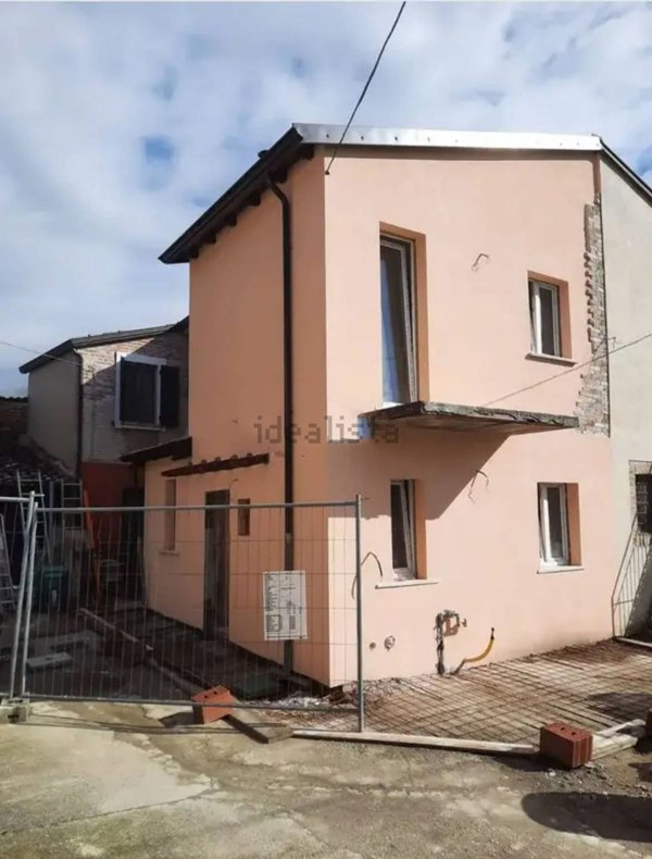 casa indipendente in vendita a Borgonovo Val Tidone in zona Mottaziana