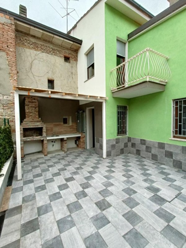 casa indipendente in vendita a Borgonovo Val Tidone