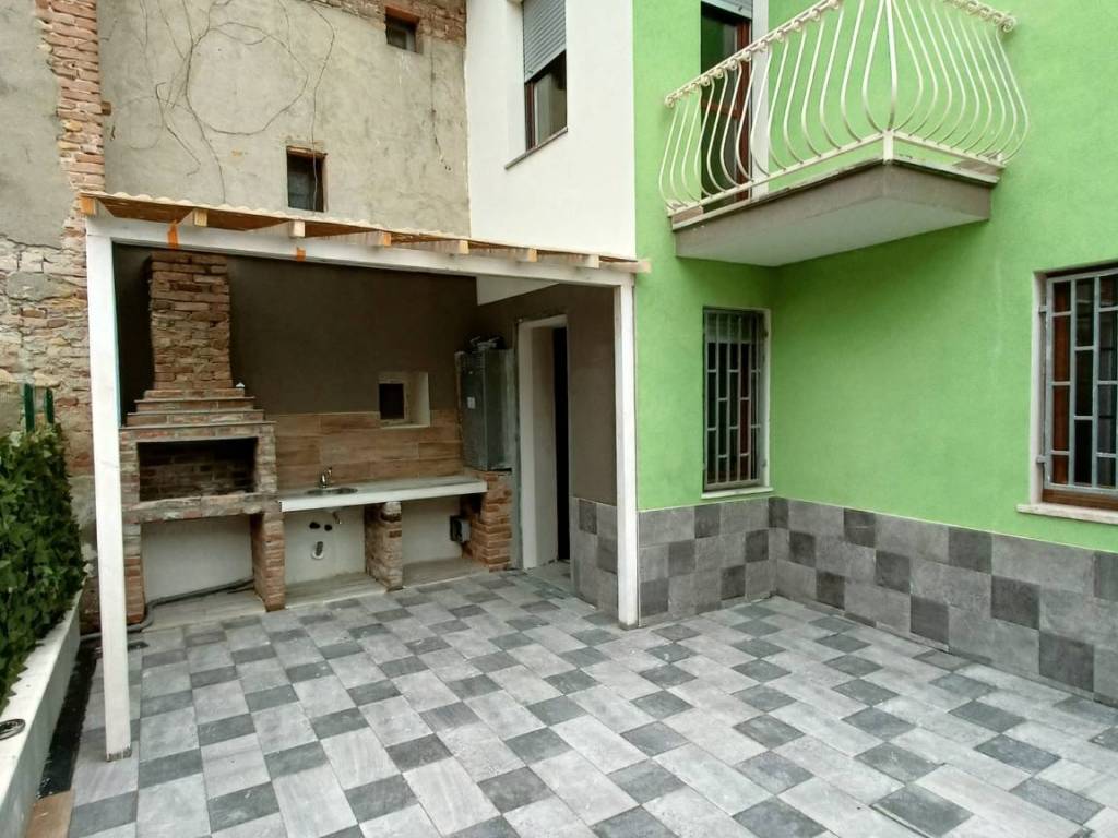 casa indipendente in vendita a Borgonovo Val Tidone
