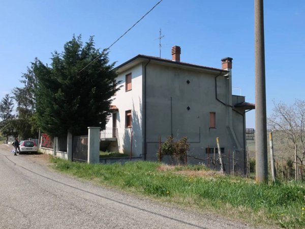 casa indipendente in vendita a Borgonovo Val Tidone