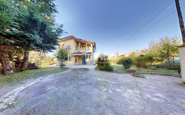 casa indipendente in vendita a Borgonovo Val Tidone