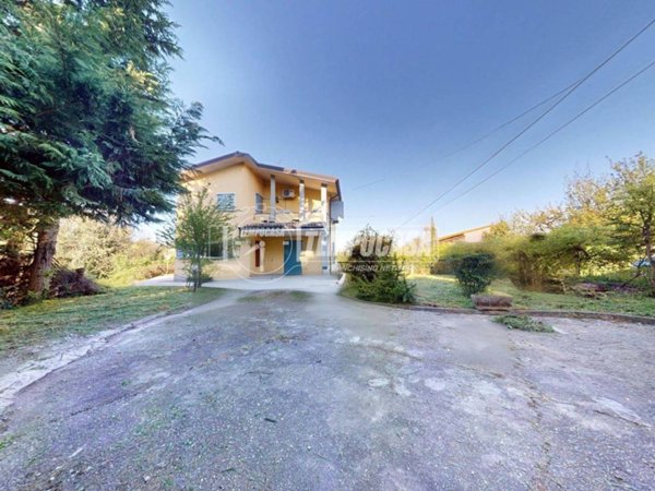 casa indipendente in vendita a Borgonovo Val Tidone