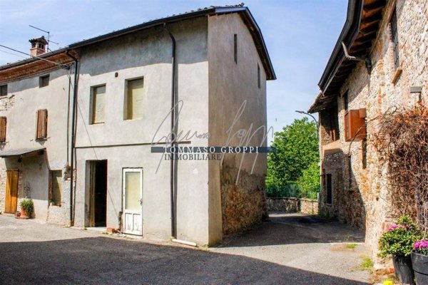 casa indipendente in vendita a Borgonovo Val Tidone in zona Corano